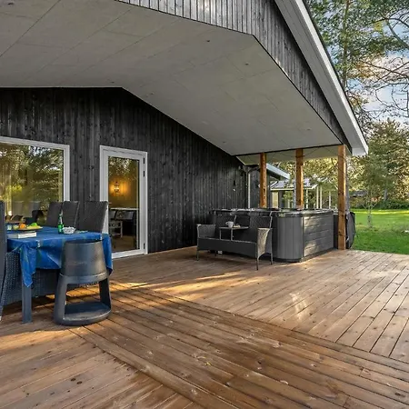 Stunning In With Kitchen Holiday home