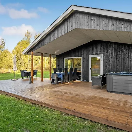 Stunning In With Kitchen Holiday home