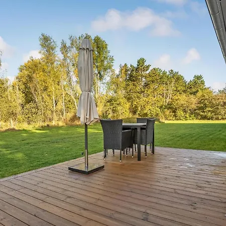 Stunning In With Kitchen Holiday home *