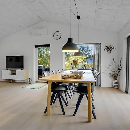 Stunning In With Kitchen